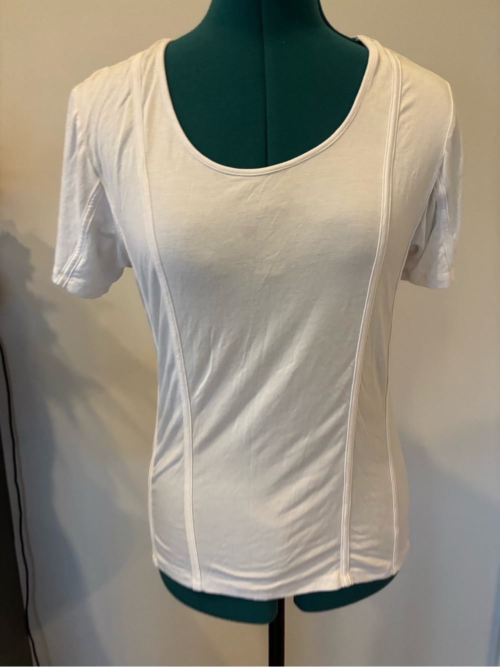 DKNY simple vertical seams white stretchy tee, small